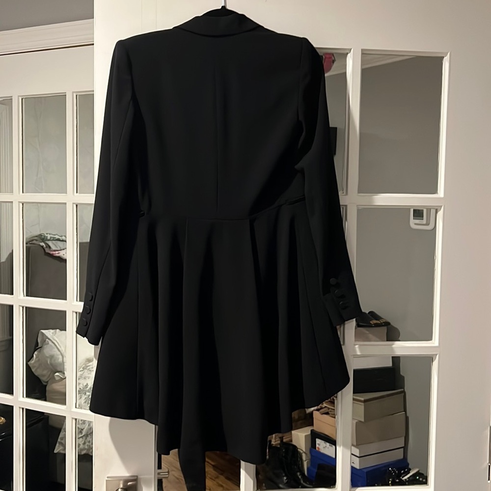 Alice and Olivia size 4 Black Blazer Tuxedo
